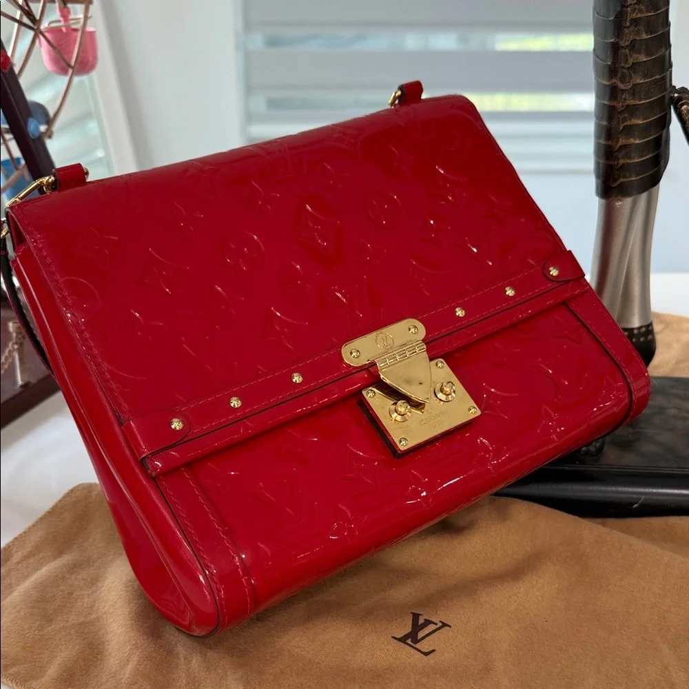 Louis Vuitton Venice Shoulder Bag Monogram Vernis: RED ♥️ - Picture 13 of 17
